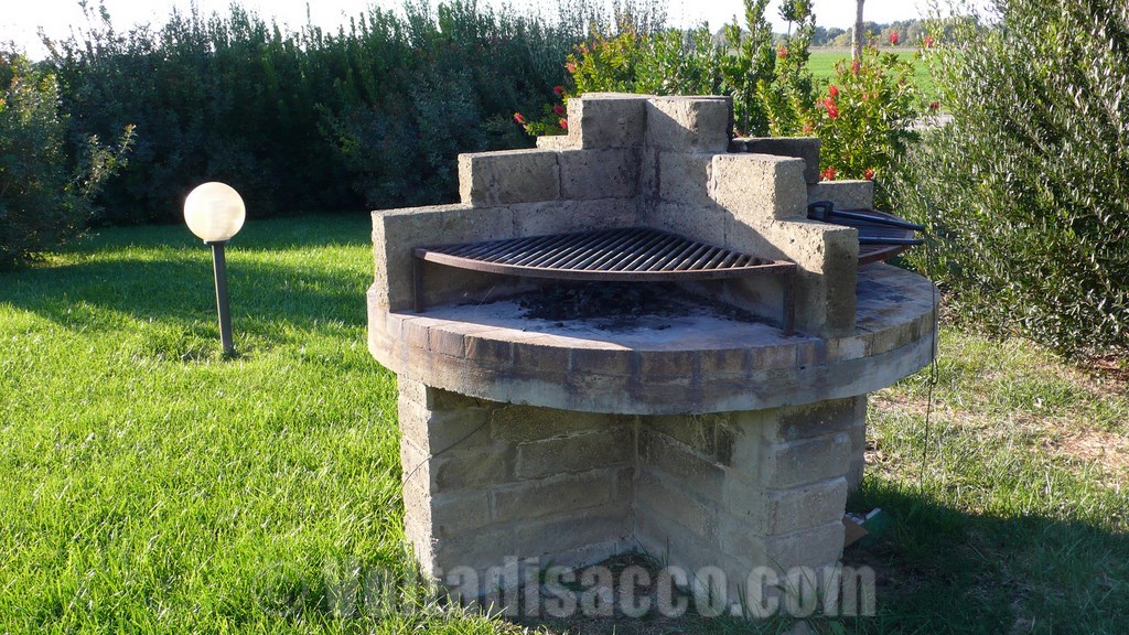 Grosseto Agriturismo Volta di Sacco - il Barbecue in giardino